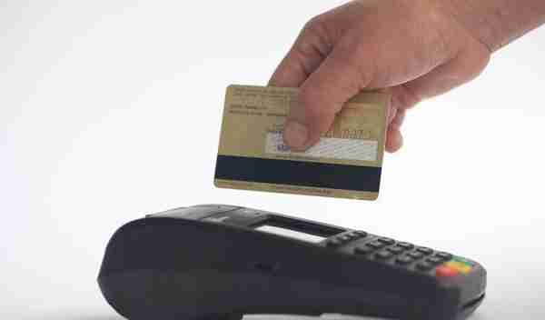 用自己身份证办的pos机刷自己的信用卡可行吗，会有什么风险？