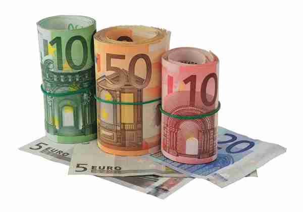 欧元二季度贬值11.7%，俄罗斯卢布升值11.7%，那人民币，日元呢？