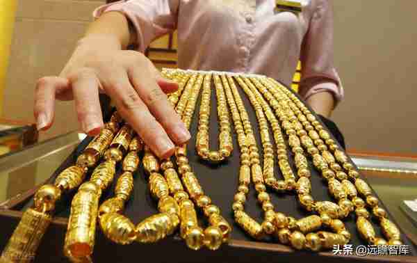黄金珠宝行业报告：黄金首饰旺季复盘，高景气延续，品牌两极分化